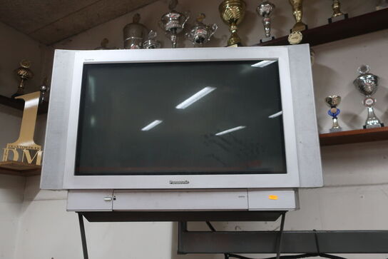 Fjernsyn PANAOSNIC samt dvd-afspiller