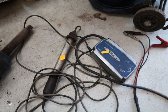 Lader CTEK Multi XT 14000 samt arbejdslampe