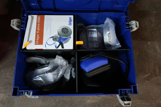 Kasse med fristluftmaske DRÄGER med div. Udstyr