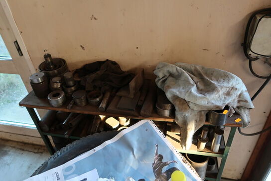 Reol med div. Værktøj