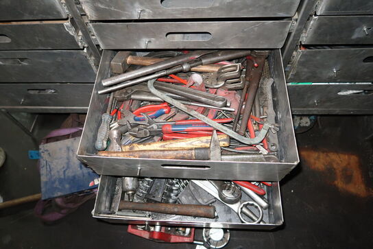 Div. Værktøj i reol (læs beskrivelse)