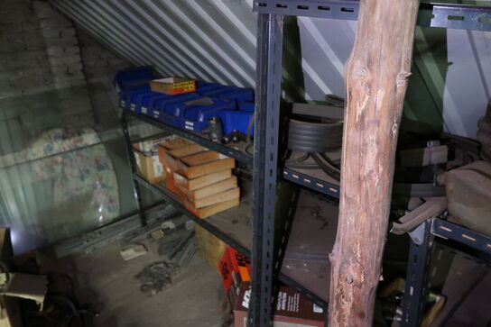 Reol med div. Reservedele