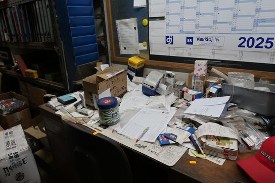 Arbejdsbord med indhold