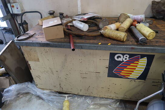 Arbejdsbord med tank