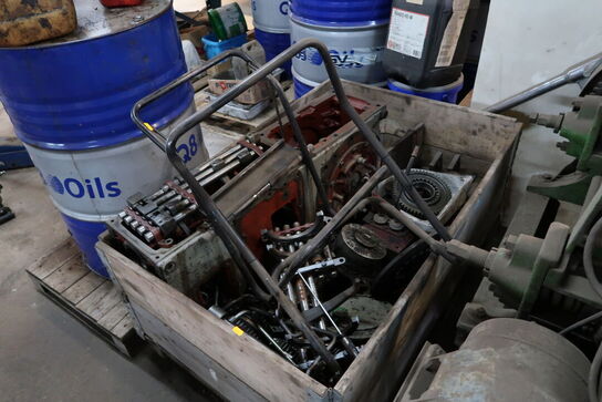 Palle med div. Værktøj og reservedele