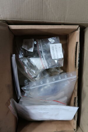 Kasse med reservedele