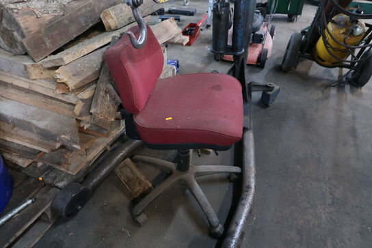 Tønde, kontorstol samt div. Træ