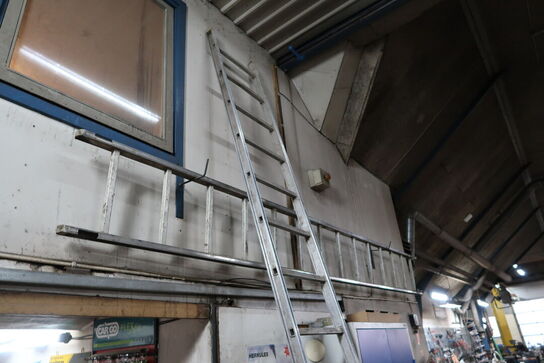 2 stk. stiger samt arbejdslamper