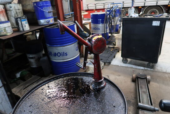 2 stk. tønder med pumper