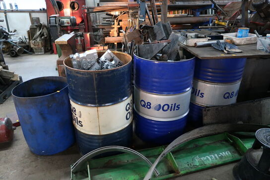 3 stk. tønder med div. Jern