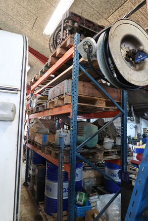 Pallereol med div. Reservedele (olietønder medfælger ikke)