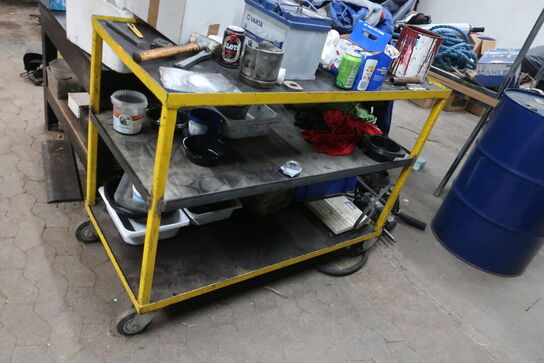 Opbevaringsvogn med indhold