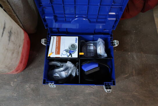 Kasse med fristluftmaske DRÄGER med div. Udstyr