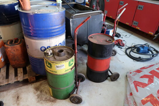 2 stk. tønder med vogne