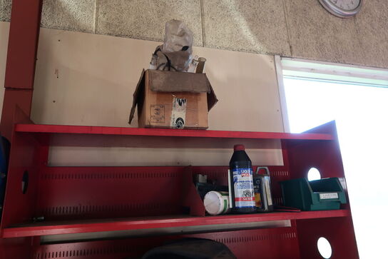 Reol/bord med indhold