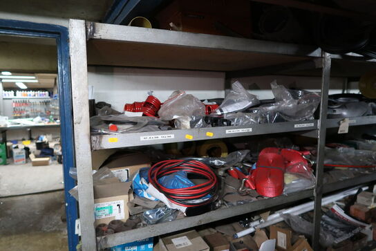Reol med div. Reservedele, værktøj m.m.