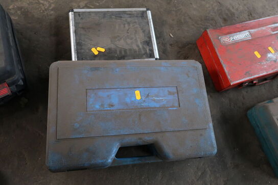 2 stk. kasser med specialværktøj