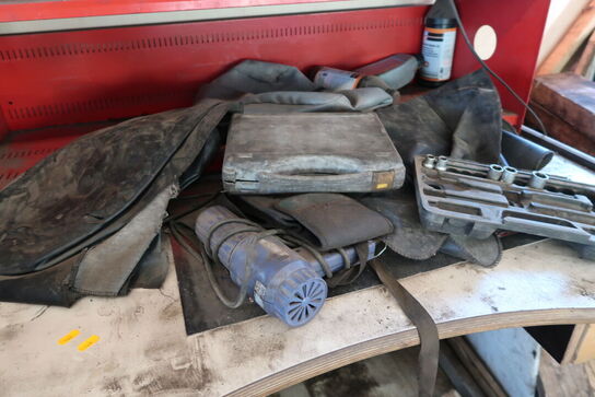 Reol/bord med indhold