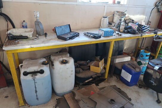 Arbejdsbord med indhold