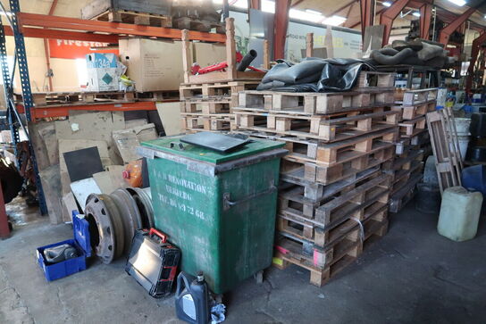 Skraldespand, div. Paller m.m.