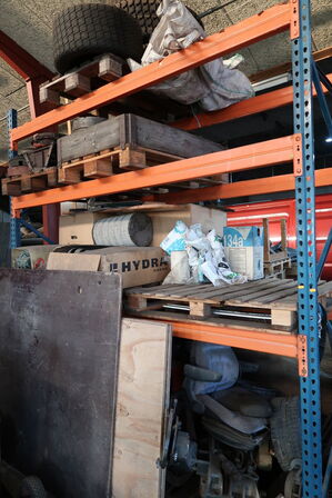 Pallereol med div. Reservedele