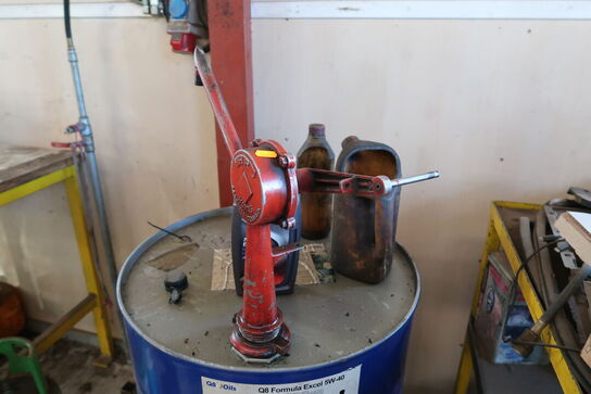 Dunk med olie samt dispenser