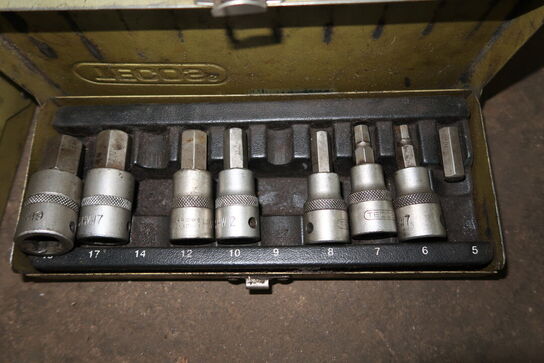 3 stk. kasser med topnøglesæt m.m.