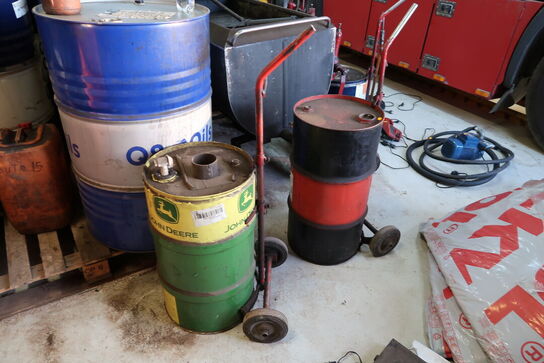 2 stk. tønder med vogne