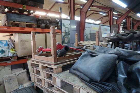 Skraldespand, div. Paller m.m.