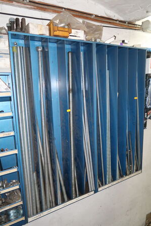 2 stk. sortimentsreoler med indhold