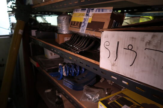 Reol med div. Reservedele, værktøj m.m.