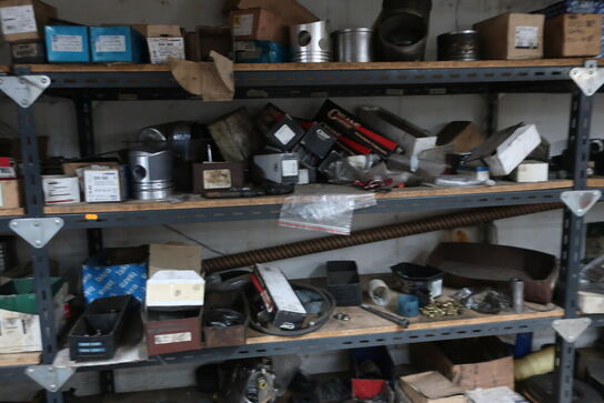 5 fag reoler med div. Reservedele