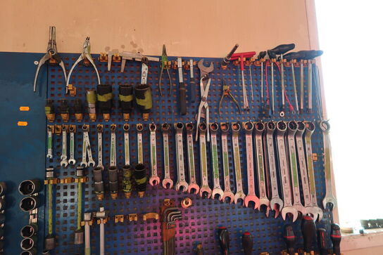 Værktøjstavle med indhold