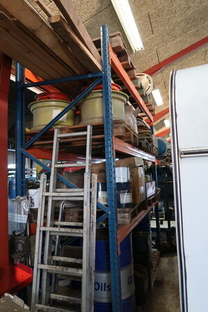 Pallereol med div. Reservedele (olietønder medfælger ikke)