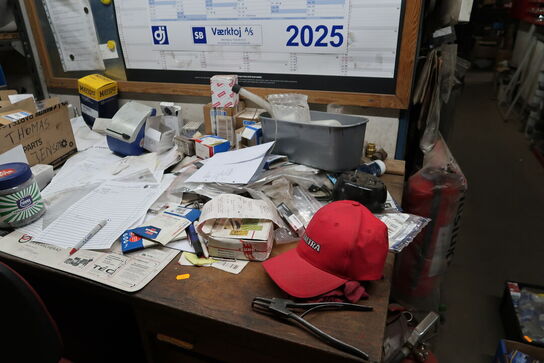 Arbejdsbord med indhold