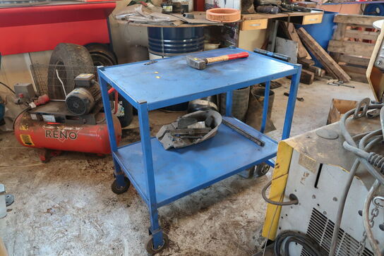 Opbevaringsvogn med indhold