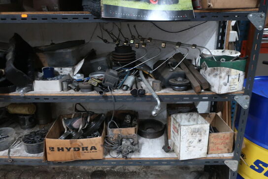 5 fag reoler med div. Reservedele