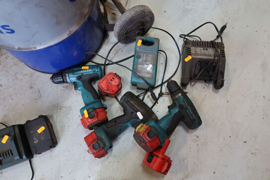 3 stk. akku håndværktøj MAKITA med 5 stk. batterier og lader