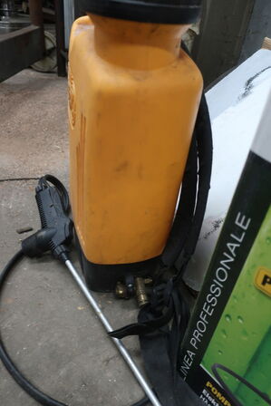 2 stk. rygsprøjter ELETTROPLUS