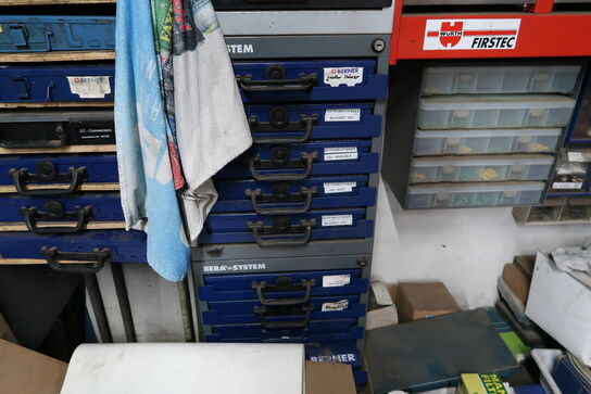 Div. Sortimentskasser/reoler med reservedele og fittings samt ledninger