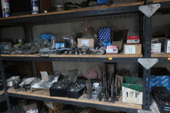 5 fag reoler med div. Reservedele