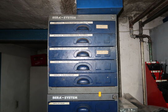 Div. Sortimentskasser/reoler med reservedele og fittings samt ledninger