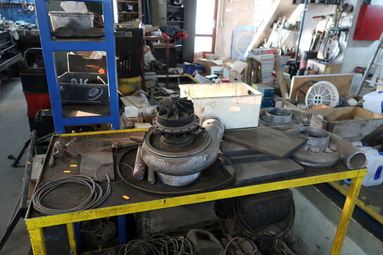 Opbevaringsvogn med div. Reservedele