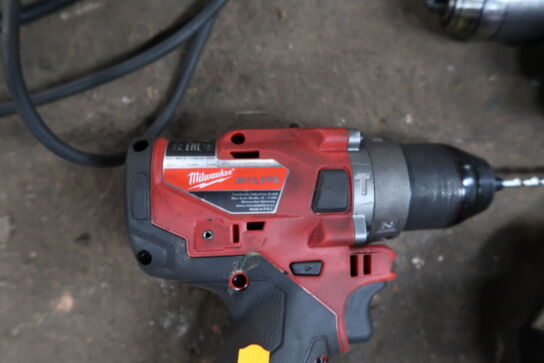 3 stk. akku håndværktøj MILWAUKEE M12 FPD med 2 stk. batterier m.fl.