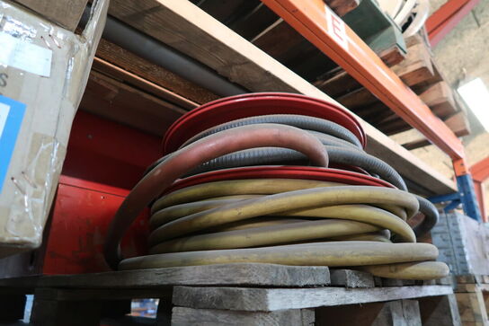 Pallereol med div. Reservedele (olietønder medfælger ikke)