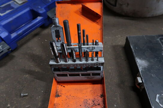 4 stk. kasser med div. Bor, toppe m.m.