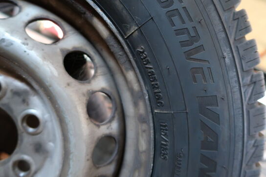 Dæk med fæl OBSERVE VAN 235/65R16C