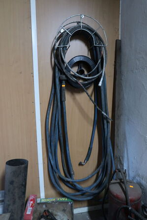 Tryksprøjte, tank, div. Trykluftslanger m.m.