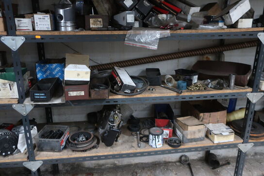 5 fag reoler med div. Reservedele