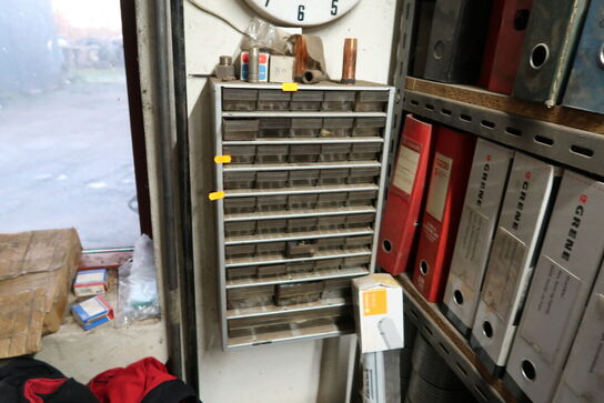 Sortimentsreol med indhold